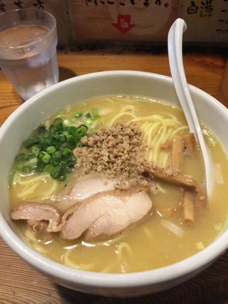 「白鶏ラーメン」@鶏の穴の写真