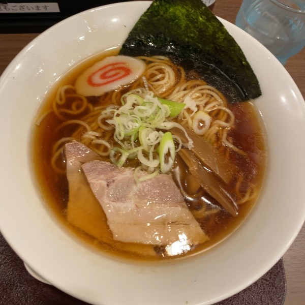 「醤油らーめん590円」@中華そば 神寄 エキア川越店の写真