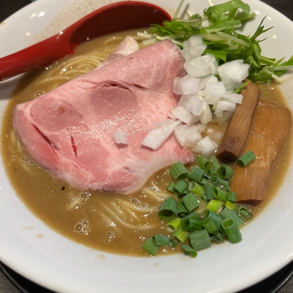 「煮干豚骨らーめん」@麺処 夏海の写真