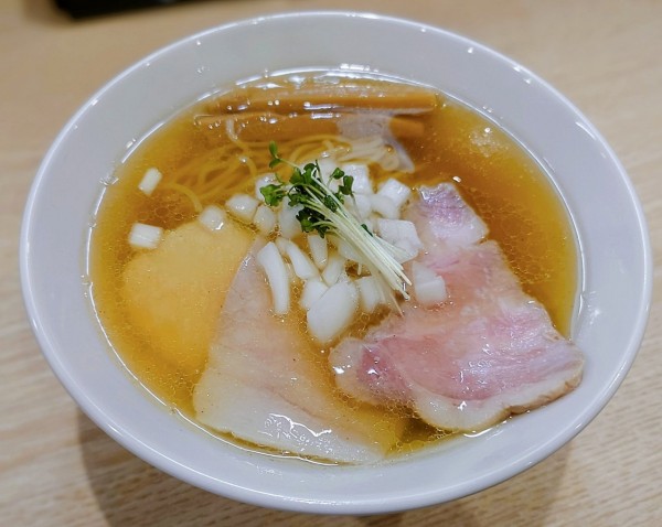 「白醤油らーめん」@麺屋 伊藤の写真