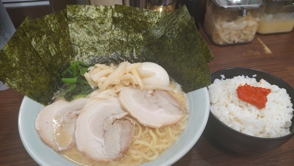 「631ラーメン・麺大盛(硬め濃いめ)￥1,030」@横浜家系ラーメン 飯田橋 魂心家の写真