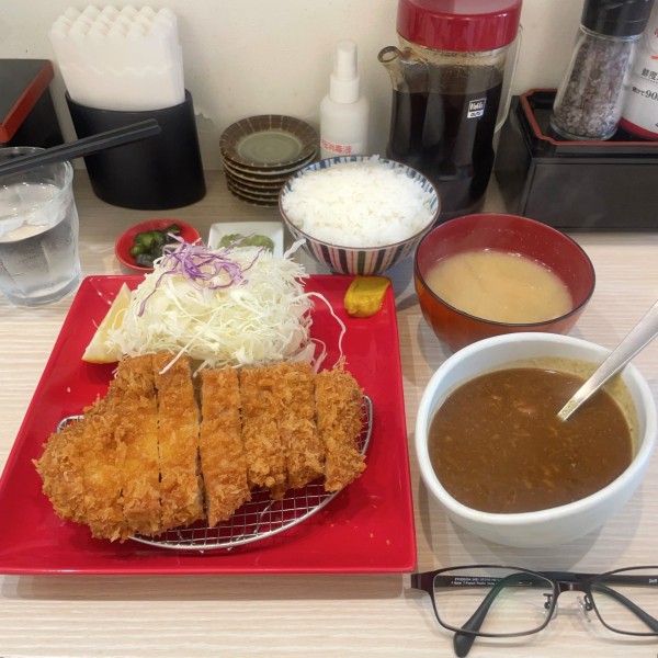 「上ロースかつ定食＋ルー（単品）」@とんかつ檍のカレー屋 いっぺこっぺ 飯田橋店の写真