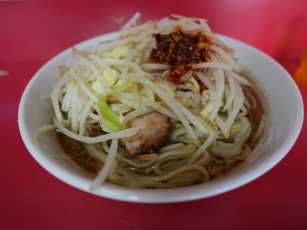 「小 辣油」@ラーメン二郎 千住大橋駅前店の写真