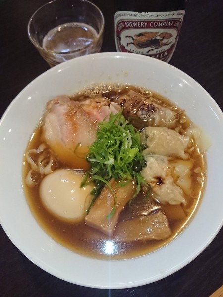 「瓶ビール 600円 + 特製醤油中華そば 1350円」@中華そば べぃしっくの写真