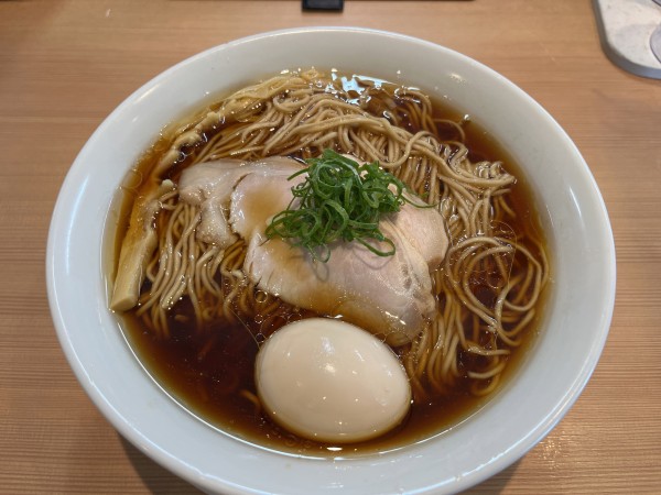 「大盛醤油らぁ麺味玉」@らぁ麺はやし田 南船橋店の写真