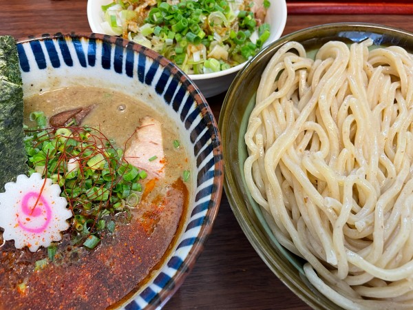 「辛搾り／冷・中盛（1020円）,ねぎ肉めし（300円）」@つけめん 三三㐂の写真