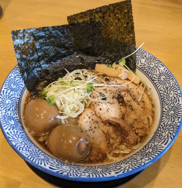 「まめぞうブラック + 味付玉子」@ラーメンのまめぞう 浦和店の写真