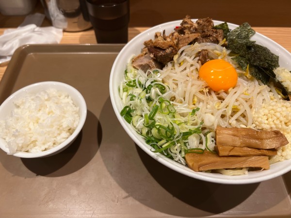 「冷やしまぜそば＋フジヤマ盛り（850g）」@フジヤマ55 VIERRA小倉店の写真