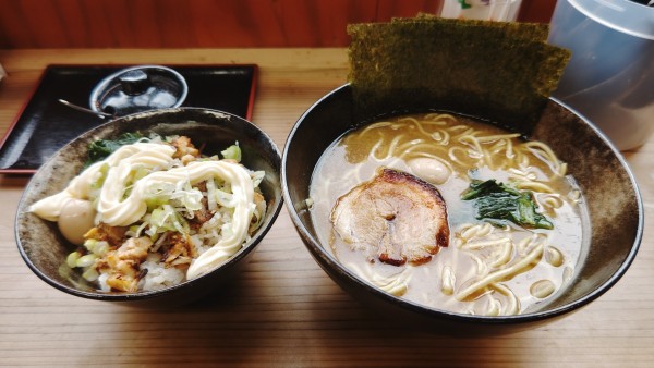 「ラーメン８００円＆ちゃーどん小（マヨ)３００円」@横浜家系  みーたん家の写真
