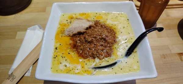 「三河式豆乳担々麺（赤）1100円」@三河ラーメン 日本晴れの写真