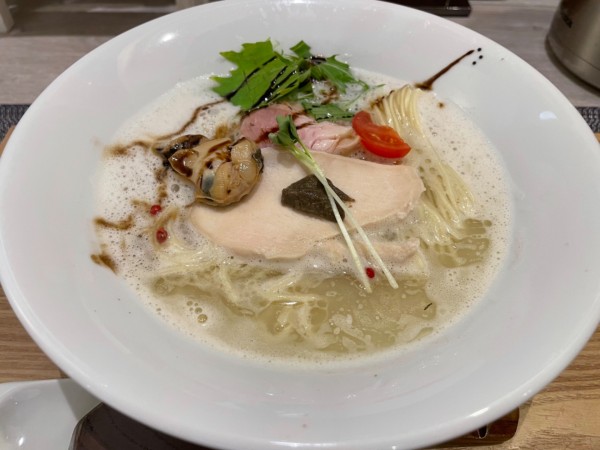 「白トリュフ香る～蛤と鶏の泡白湯中華蕎麦～」@LOKAHiの写真