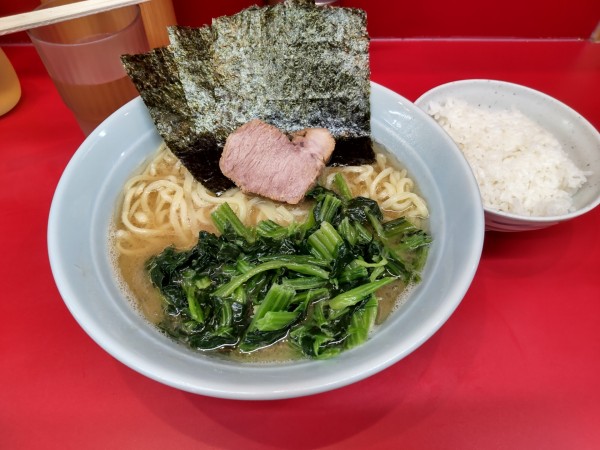 「ラーメン＋ほうれん草」@横浜ラーメン 武蔵家 大井町店の写真
