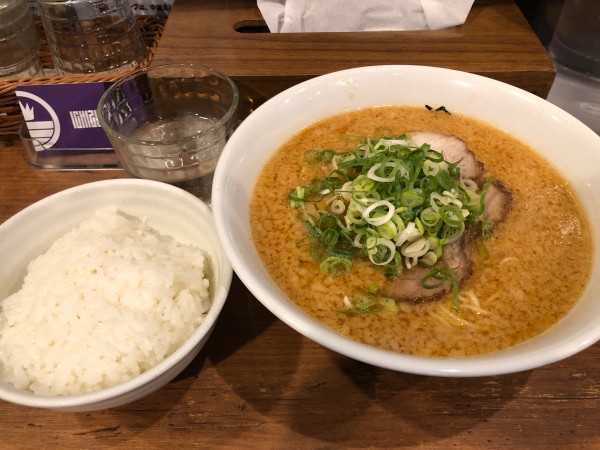 「ラーメン 一味多めメンマ抜き ライス」@らーめん一途の写真