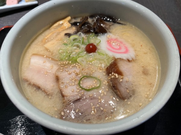 「しおらーめん：900円」@らーめん山頭火 旭川本店の写真