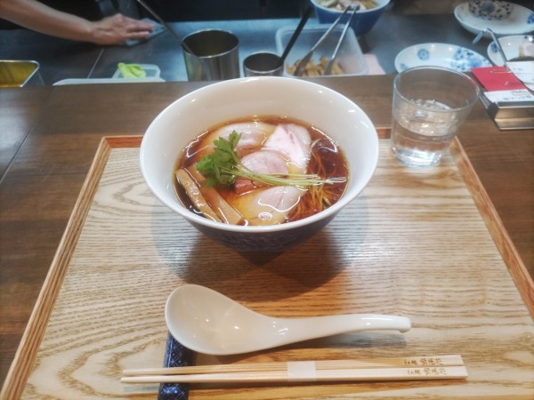 「醤油らーめん」@らぁ麺 紫陽花の写真