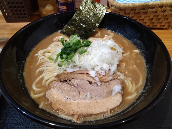 「濃厚中華そば」@つけめん・らーめん・煮干そば 金狼の写真