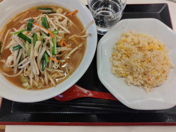 「味噌ラーメン＆半チャーハン」@桃源の写真