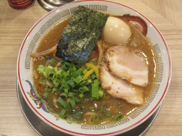 「黒ラーメン（880円）」@鯨人の写真