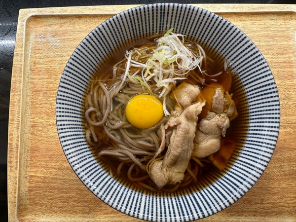 「月見肉そば(690円)」@蕎麦29東京の写真