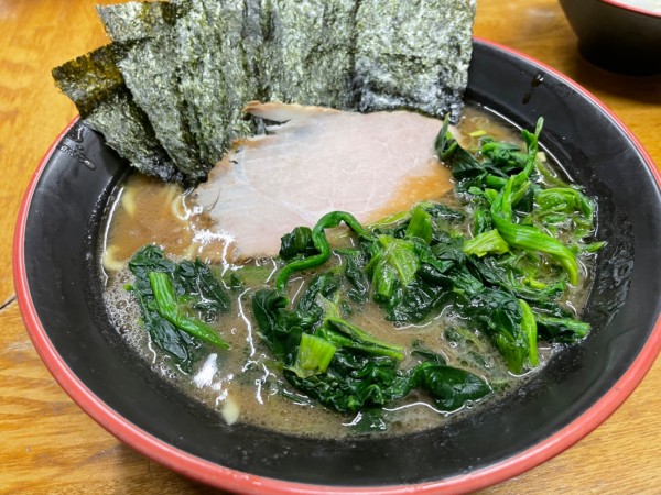 「のり・ほうれん草ラーメン」@麺家 紫極の写真