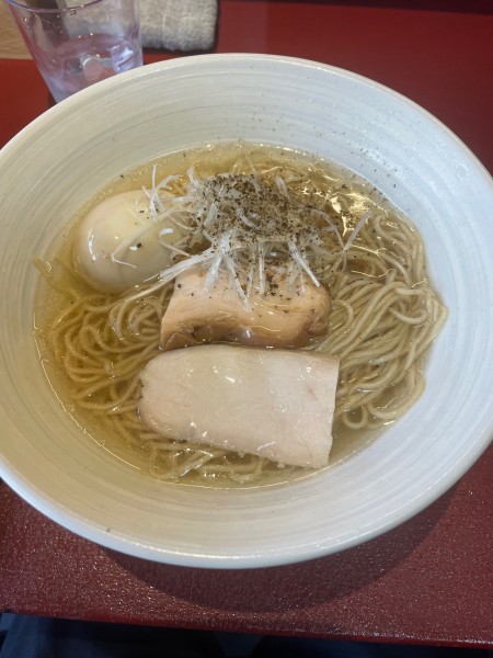 「鶏塩そば 煮卵入り 麺大盛」@鳥左近の写真