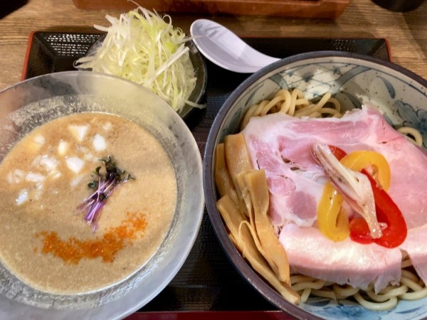 「冷やし濃厚鶏魚介つけそば(中盛) ＋ 白髪ねぎ」@つけそば九六 龍ケ崎店の写真