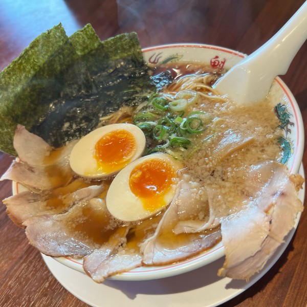 「特製醤油全部のせラーメン」@ラーメン魁力屋 蕨店の写真