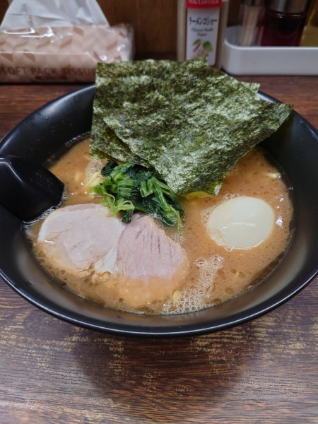 「味玉ラーメン  硬め濃いめ」@らーめん 吟太の写真