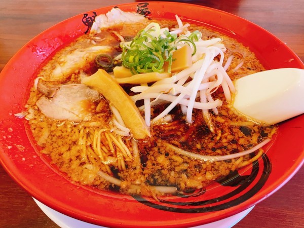「京都漆黒醤油全部のせラーメン」@京都北白川 ラーメン魁力屋 茂原店の写真