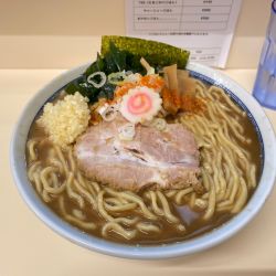 アッキーの濃厚豚骨煮干ラーメン