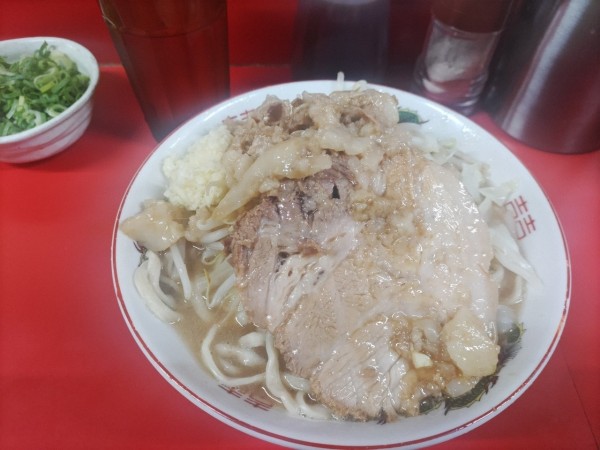 「ラーメン(半分)＋九条ネギ」@ラーメン二郎 京都店の写真