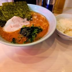 ラーメン並(味濃め、油多め、ライス)