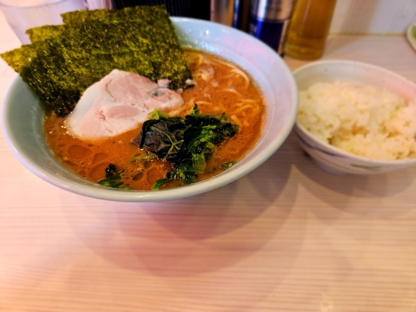 「ラーメン並(味濃め、油多め、ライス)」@家系 武の極みの写真