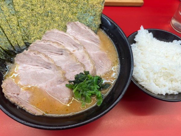 「チャーシューメン並（肩ロース）のり　ライス無料」@横浜らーめん 大塚家の写真