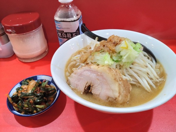 「小ラーメン＋ニラキムチ」@立川マシマシ 太田店の写真