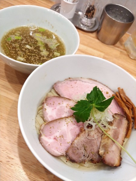「昆布水塩煮干しつけ麺・3種のチャーシュー増し」@地球の中華そばの写真