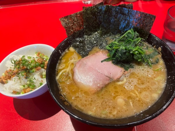 「ラーメン　辛ネギチャーシューまぶし」@厚木家の写真