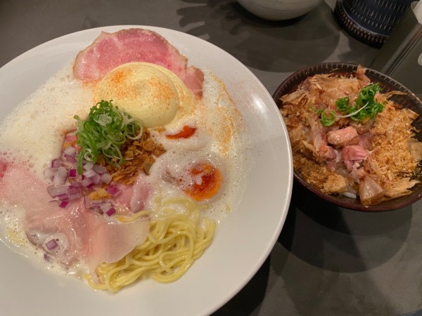 「特上鶏白湯らーめん+炙りチャーシュー丼 1680+480」@Ramen Afro Beatsの写真