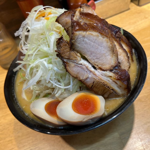 「ネギ味噌チャーシュー麺大盛り　味卵」@萬馬軒の写真