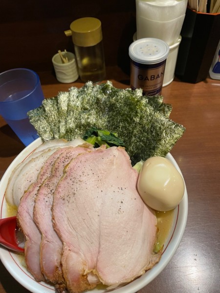「特製ラーメン　中盛り　キャベツ増し」@らーめん飛粋の写真