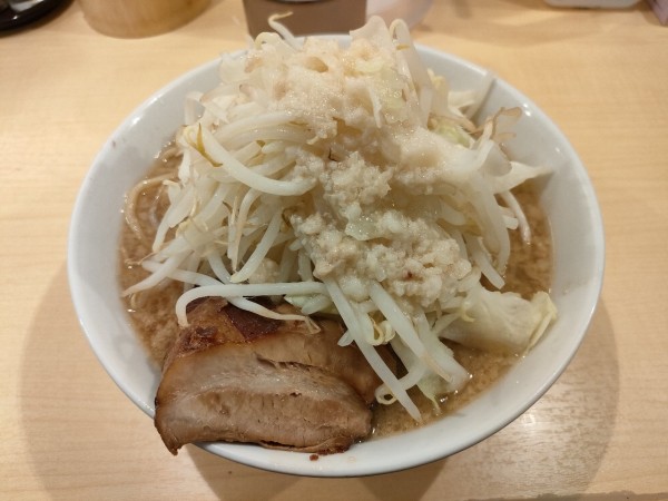 「ラーメン 850円 ヤサイアブラ」@らーめん影武者 本館の写真
