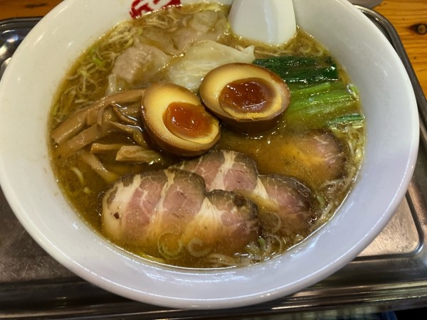 「まるきラーメン小1100円＋チャーハン小400円」@中華そば まるきの写真