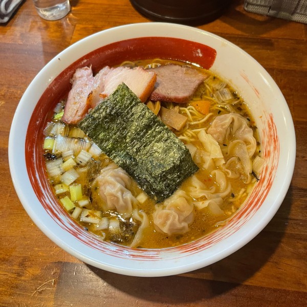 「味噌ワンタンメン+半ライス　¥1050+￥0」@麺屋 悠の写真