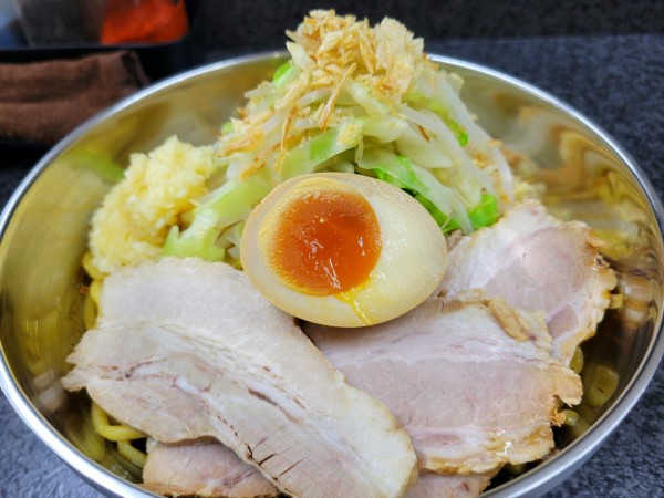 「汁なし大盛(ニンニク多め)」@らーめん 汁なし 兄貴んちの写真