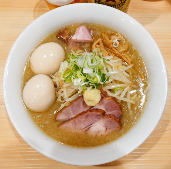 「味噌らーめん＋もやし＋煮玉子×2＋ビール（中瓶）」@三ん寅の写真