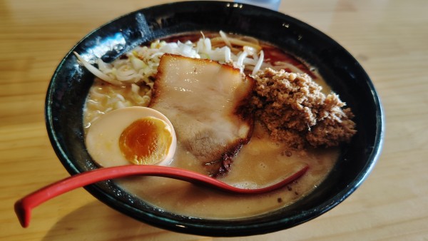 「濃厚辛味噌ラーメン９００円＆ニラ80円」@ハイデン.コッコFACTORYサマンサ・タマサ 師岡町店の写真