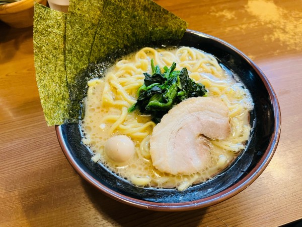 「醤油豚骨ラーメン」@横浜家系ラーメン 一刀家 茅場町店の写真