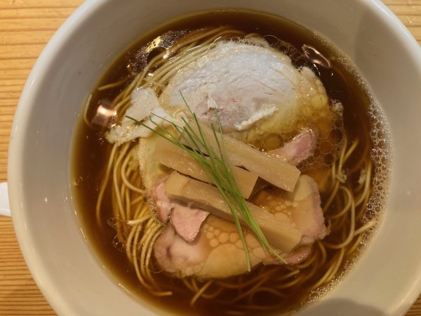 「醤油の純鶏そば 900円」@自家製麺 うろたの写真
