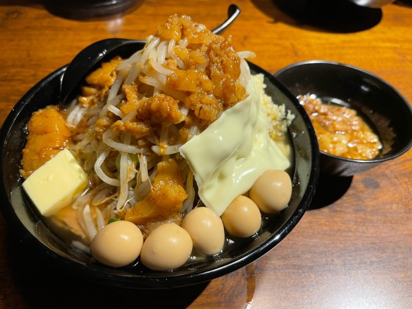 「ラーメン➕ウズラ➕チーズ➕バター➕豚カス脂」@ラーメン ジャンクスの写真