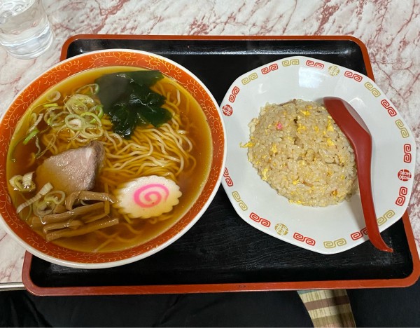 「ラーメン・半チャーハン( Bセット) 800円」@食堂 酔月の写真